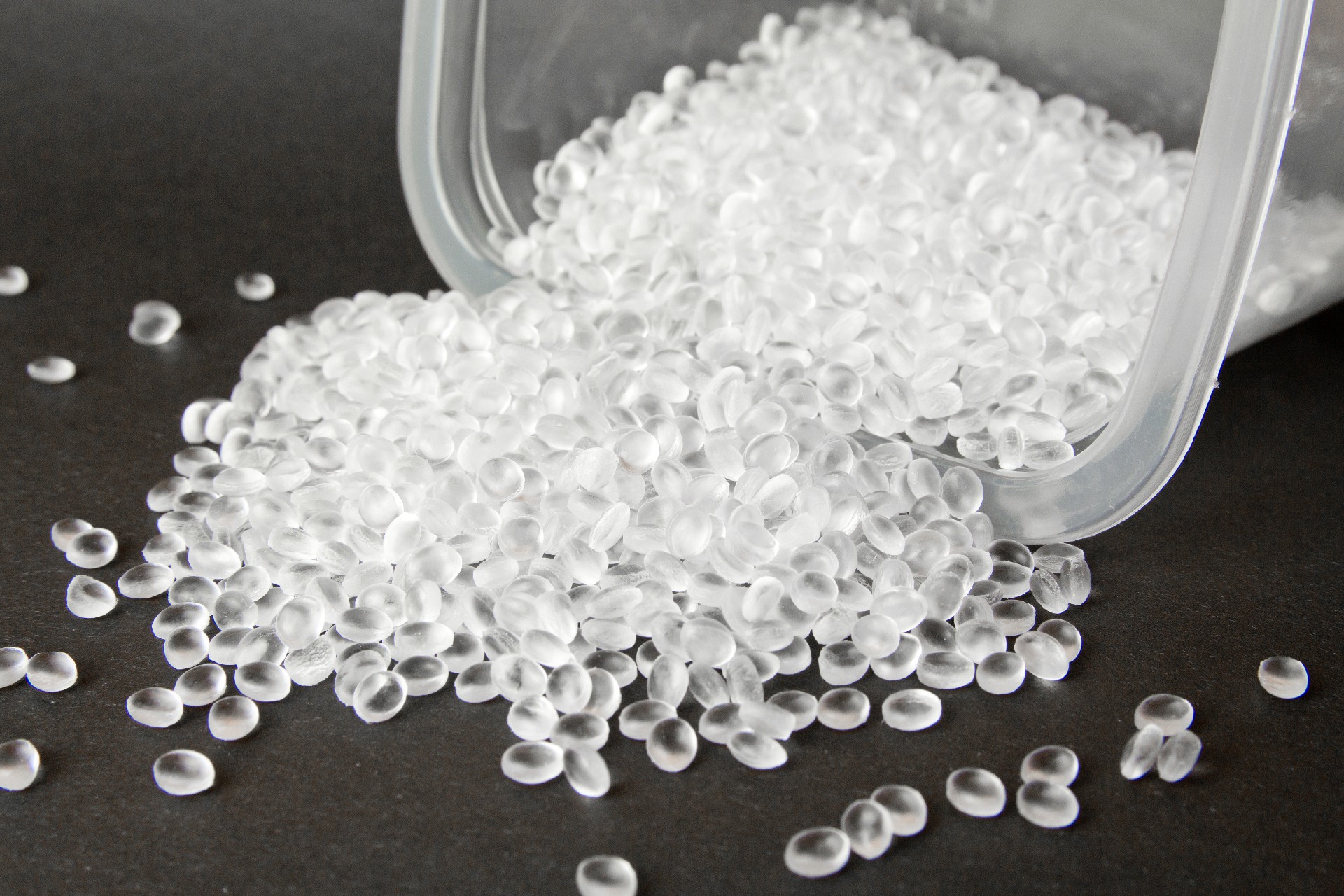 花瓣素材_透明的聚乙烯颗粒。HDPE。塑料颗粒。塑料原料。_117550534.jpg